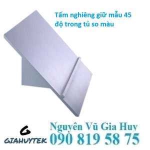 Tấm nghiêng giữ mẫu 45 độ trong tủ so màu - Giải pháp chuẩn xác